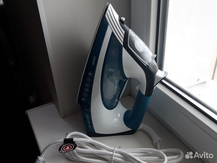 Утюг новый Polaris с встроеным парогенератором