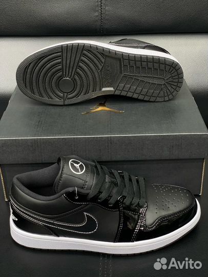 Nike Air Jordan 1 Low black and white