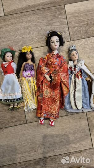 Кукла фарфоровая