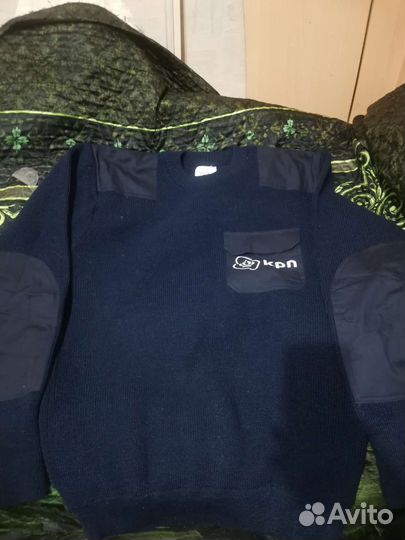 В военном стиле свитер