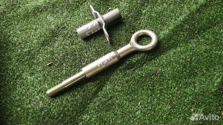 Крюк буксировочный Volvo V70 B5254T10 2010