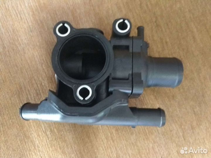 Корпус термостата на Форд фокус 1