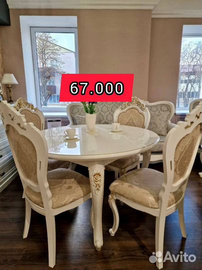 Стол и стулья новые