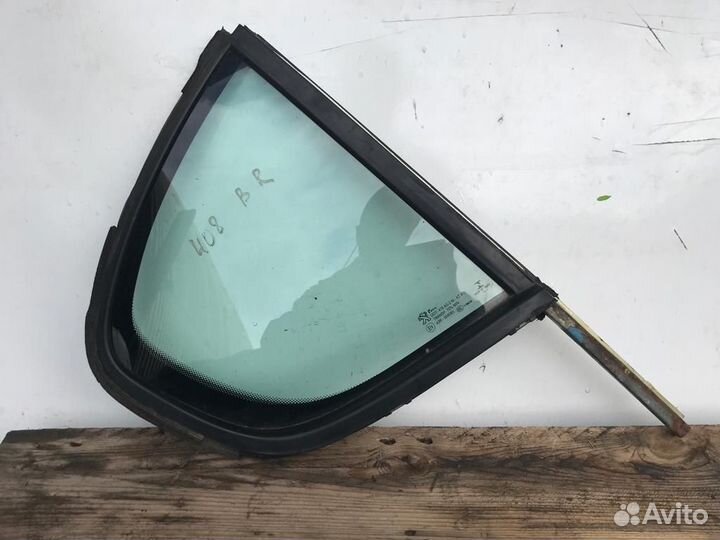 Форточка(уголок) задней правой двери Peugeot 408