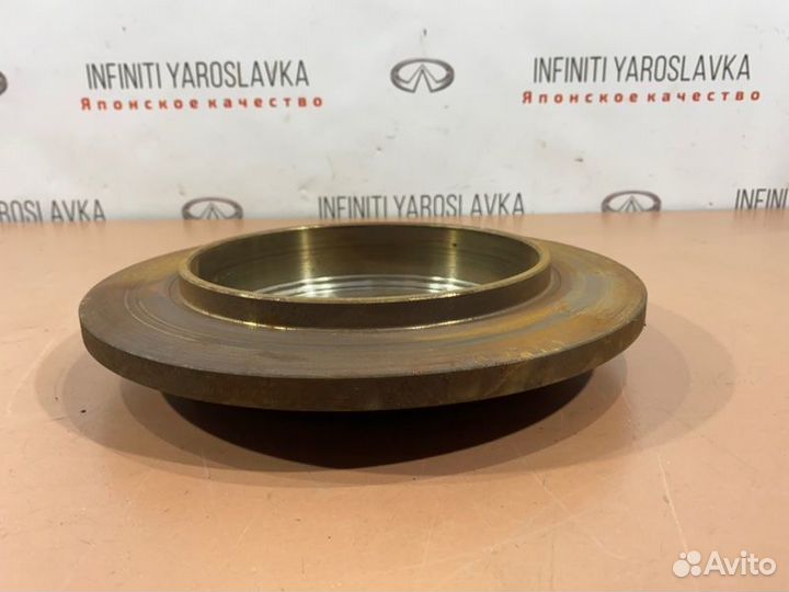 Тормозной диск задний Nissan Armada TA60 VK56DE