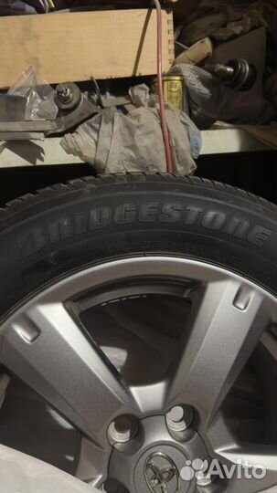 Bridgestone Dueler H/T D687 2.25/65 R17