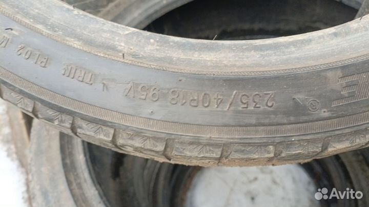 Triangle Snowlink TWT02 235/40 R18