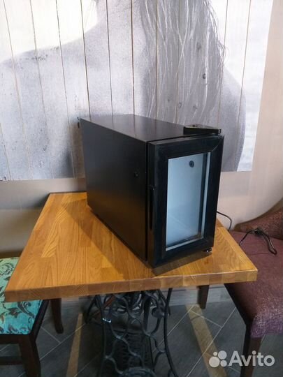 Холодильник для молока в кофейню