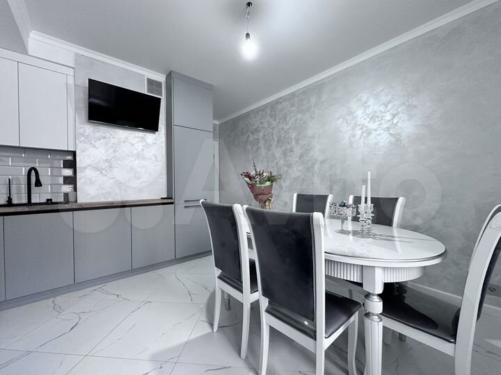 3-к. квартира, 94 м², 3/16 эт.