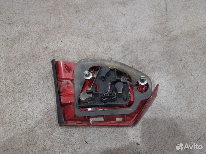 Правый фонарь в крышку багажника VW Jetta 6