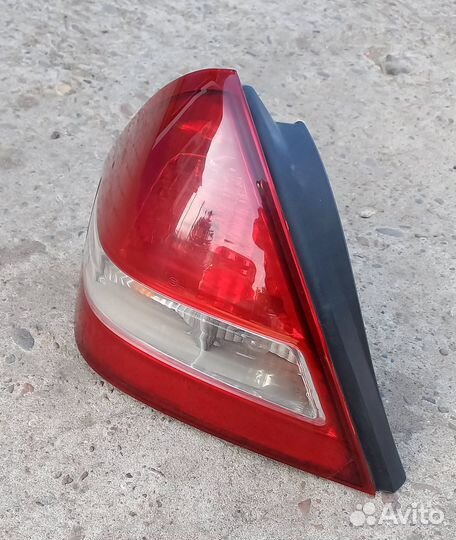 Стоп-сигнал левый Nissan Tiida Latio SC11