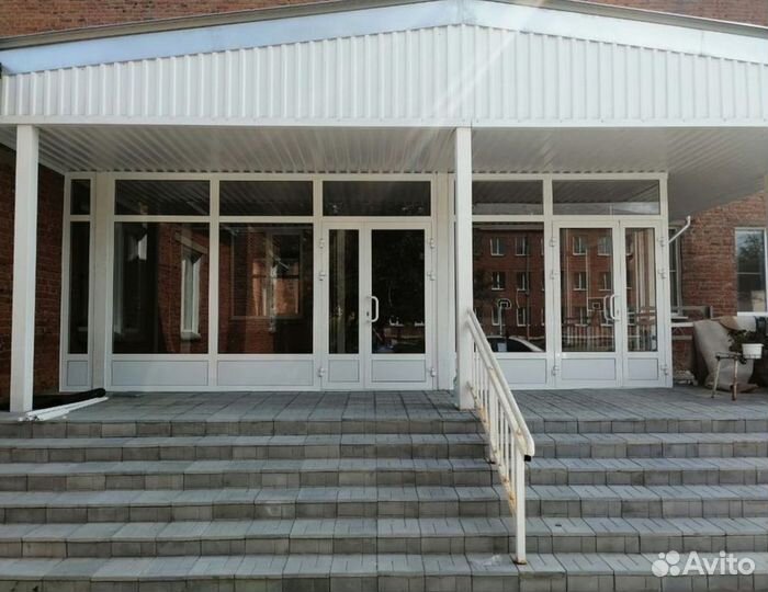 Пластиковые двери. Входная группа