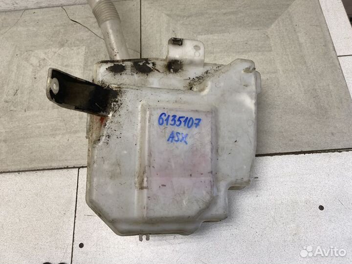 Бачок омывателя Митсубиси