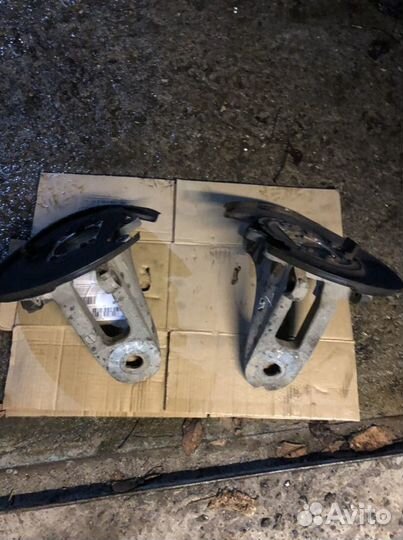 Цапфа кулак задний левый правый Bmw x5 e53