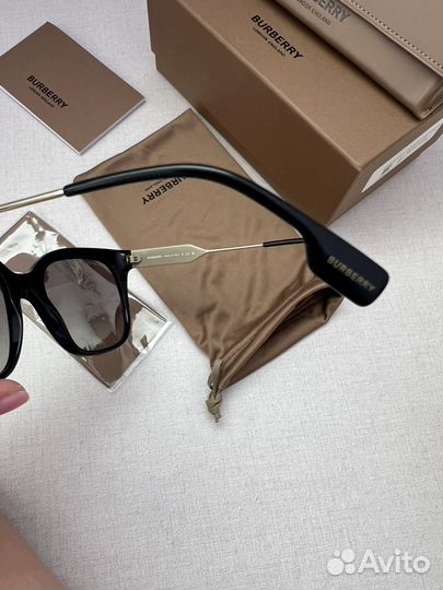 Солнцезащитные очки женские burberry