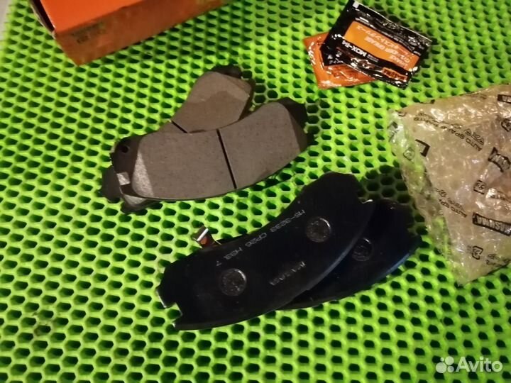 Колодки тормозные передние Митсубиси Оутлендер XL