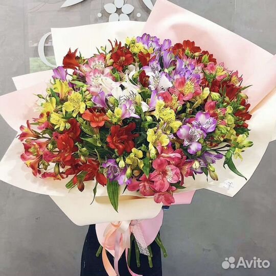 Альстромерия в букете с Круглосуточной доставкой