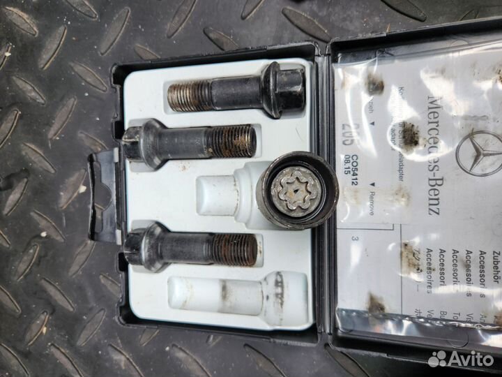 A0019901707 набор секретка и болты MB gle coupe