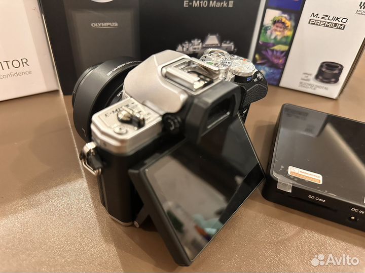 Olympus OM-D E-M10 Mark III (как новый) + 25/1.8