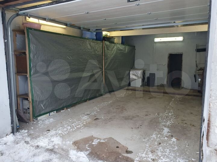 Гараж, > 30 м²