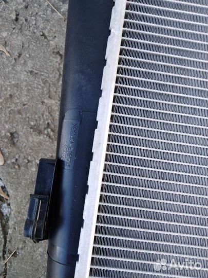 Радиатор охлаждения двигателя KIA sorento II