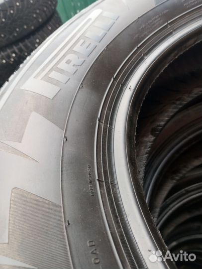 Pirelli Ice Zero 215/70 R16