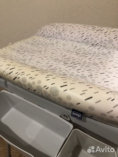 Пеленальный столик с ванночкой chicco