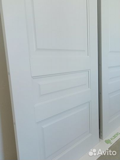 Двери межкомнатные цвет платина/Белый