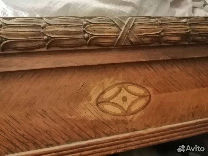 Антикварный дубовый шкаф