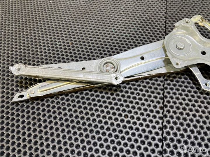 Стеклоподъемник прав. зад. Toyota Venza