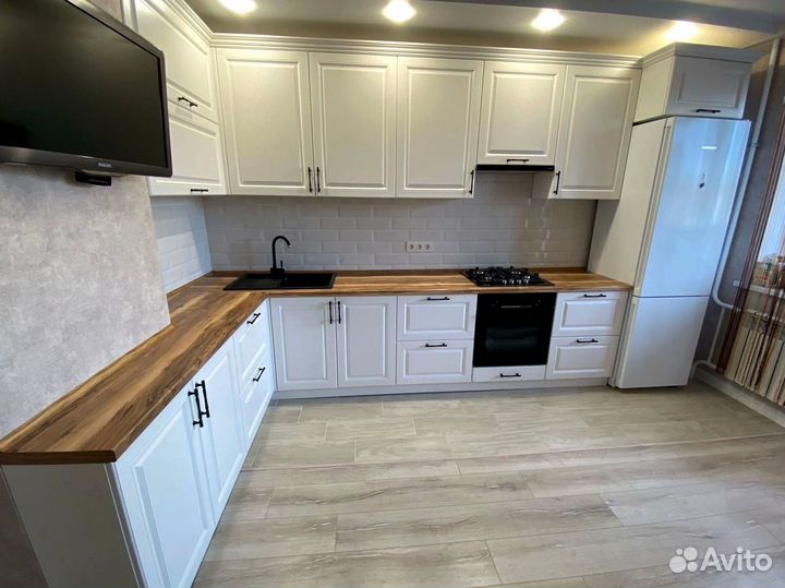 Угловой кухонный гарнитур классика