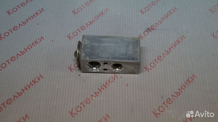 Nissan 92200-AX00A Клапан кондиционера