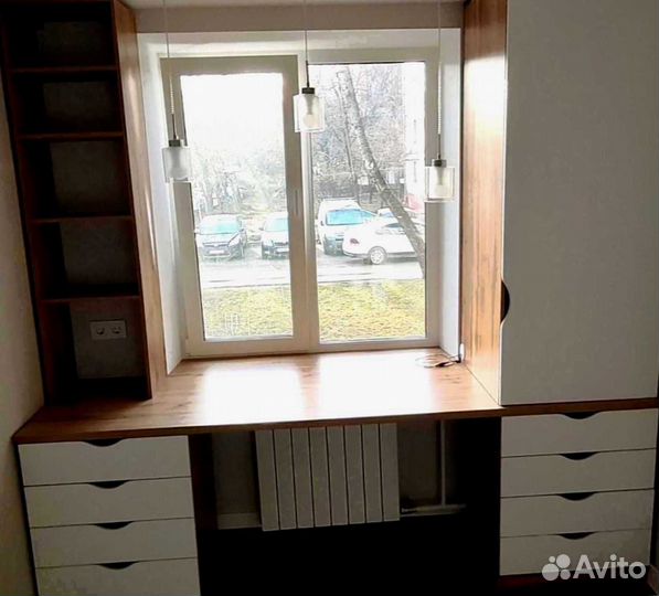 Детская рабочая зона у окна