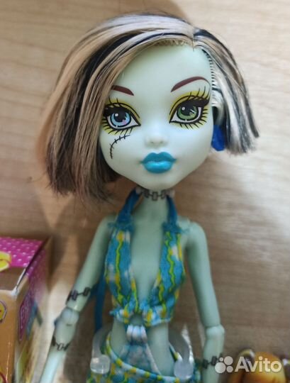 Кукла Монстер Хай и аниме фигурка