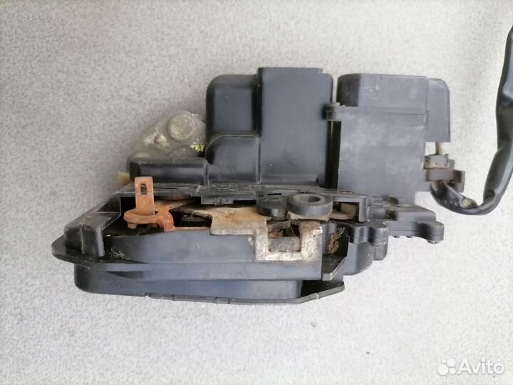 Замок двери передней правой для Mazda 626 (GE)