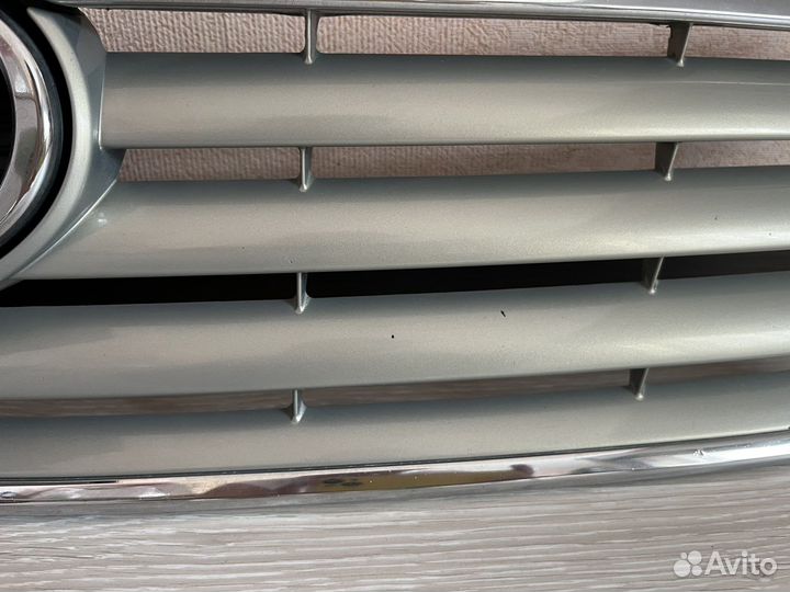 Решетка радиатора для toyota avensis 03-06г.в