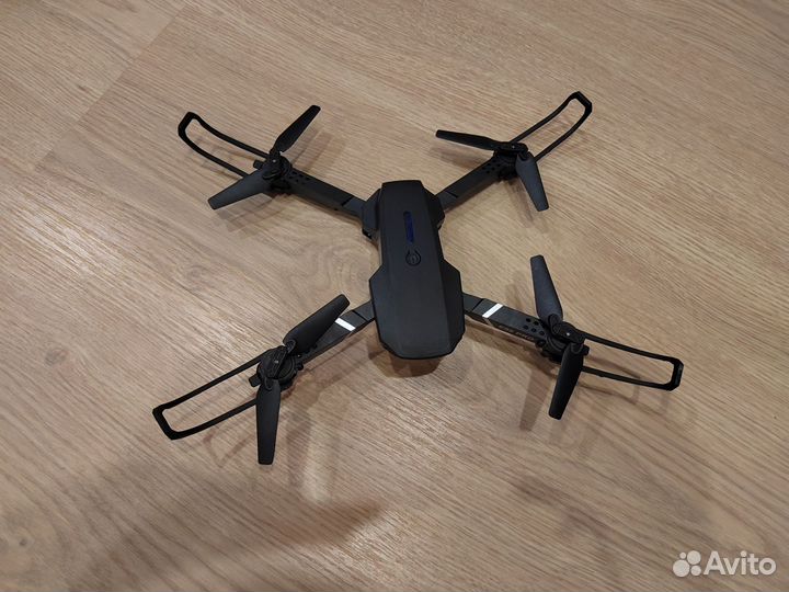 Квадрокоптер E 88 pro