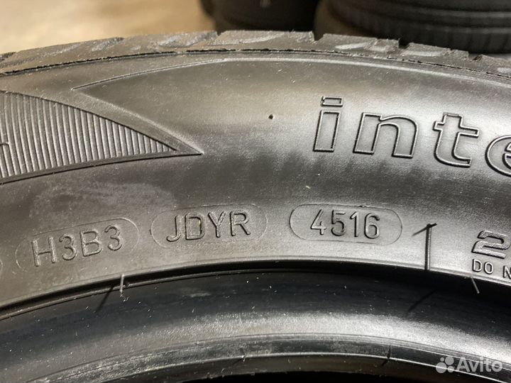 Sava Intensa UHP 215/55 R16 93W