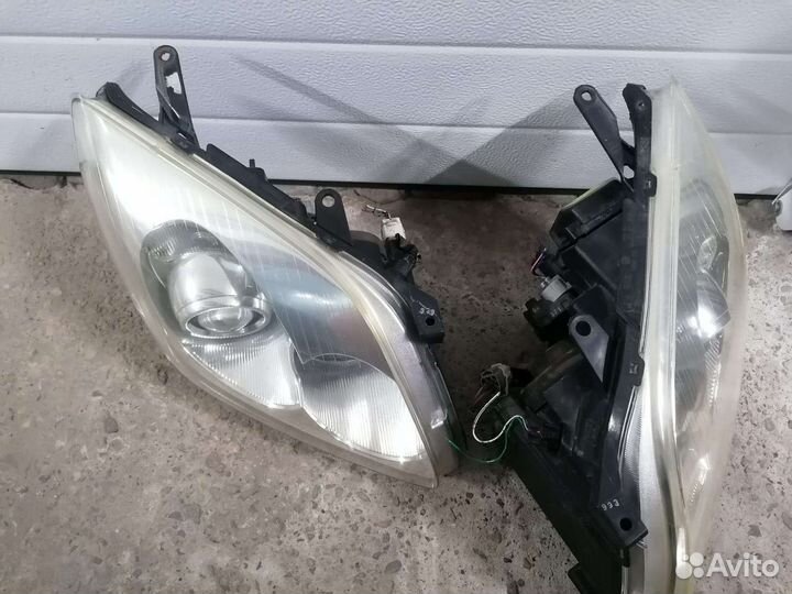 Фара Toyota avensis 250