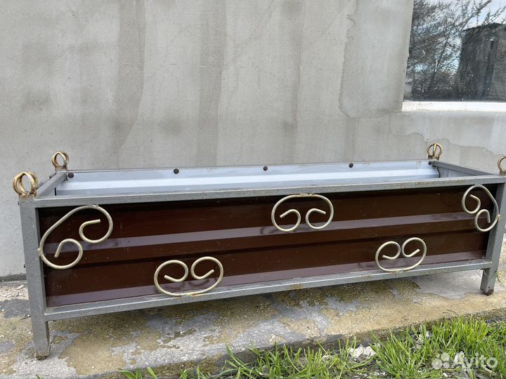 Большой вазон для цветов