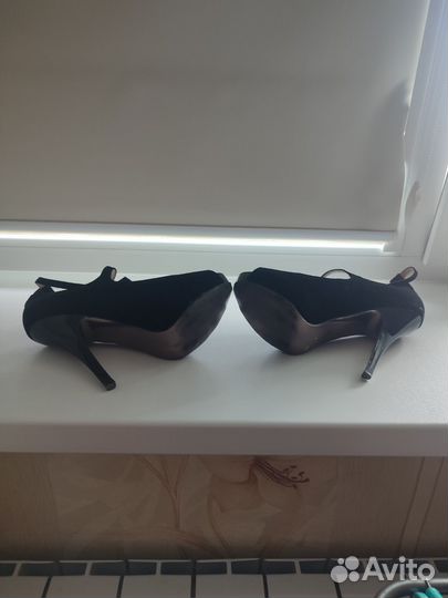 Туфли на высокой шпильке
