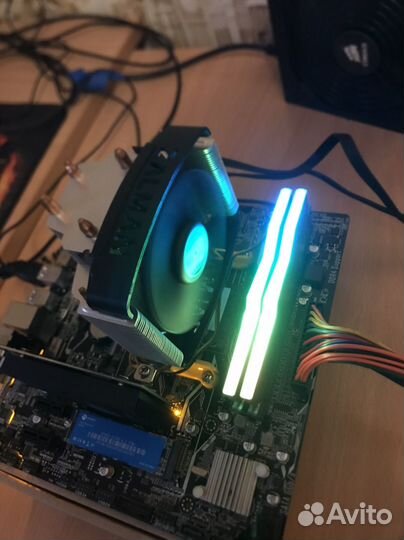 Материнская плата с процессором и памятью