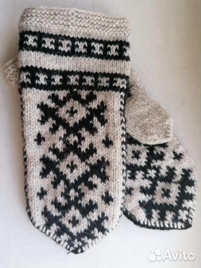 Варежки белые