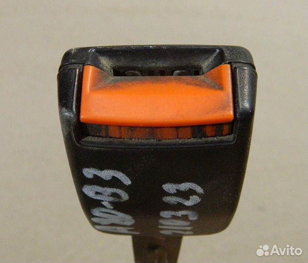 Ответная часть ремня безопасности Audi 80 B3