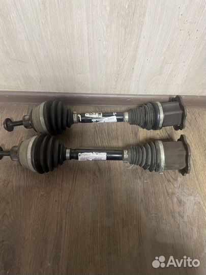 Привод (полуось) в сборе Audi A4 B8
