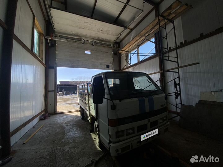 Isuzu Elf, 1990