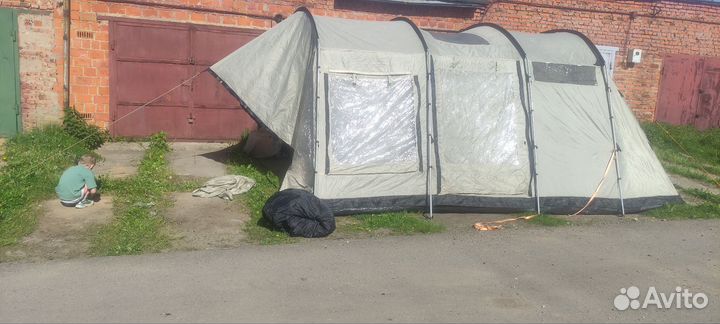Палатка туристическая большая