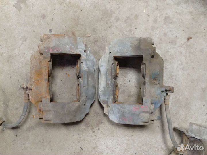 Суппорт передний правый land cruiser 100