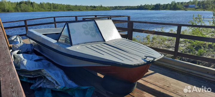 Продам моторную лодку