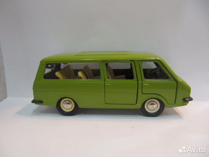 Модель раф 2203 А18. Травянистый цвет